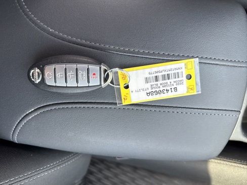 Used 2020 Nissan Rogue SV image 25