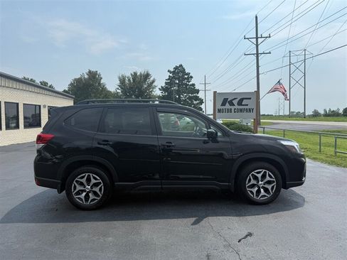 Used 2019 Subaru Forester Premium w/ All-Weather Package AWD/4WD image 6