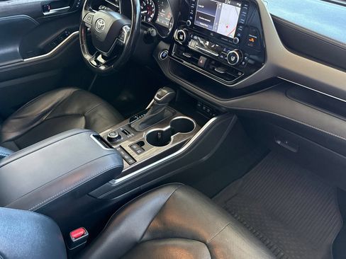 Used 2021 Toyota Highlander Limited AWD/4WD image 18