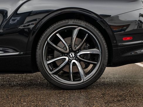 Used 2024 Bentley Continental GT image 25