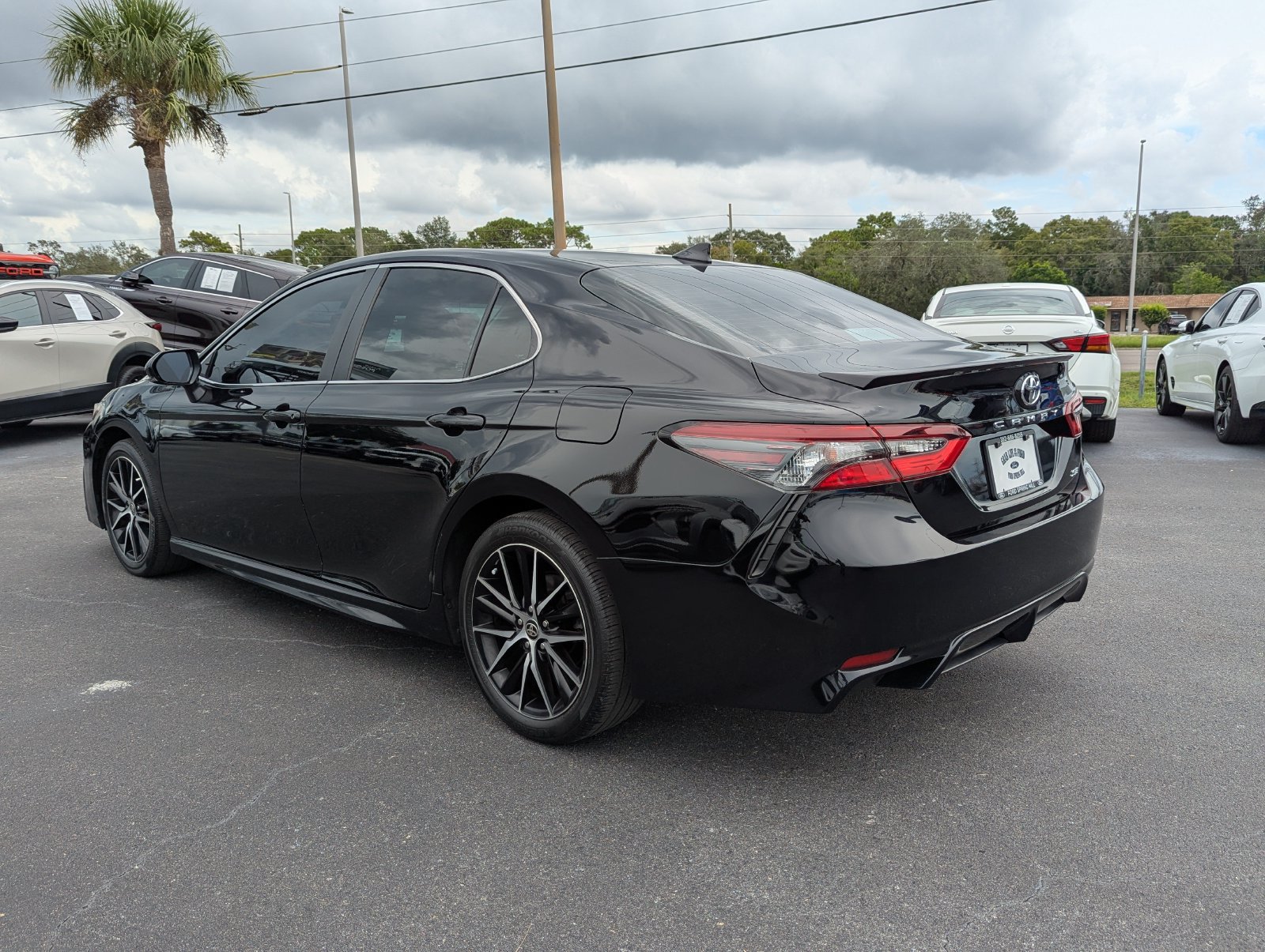 Used 2024 Toyota Camry SE w/ Convenience Package FWD image 7