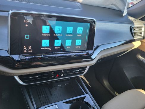 New 2025 Volkswagen Atlas Cross Sport SE image 12