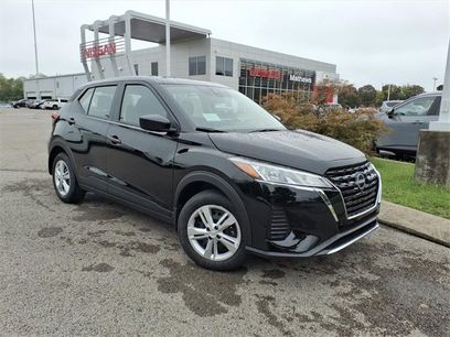 New 2025 Nissan Kicks Play S