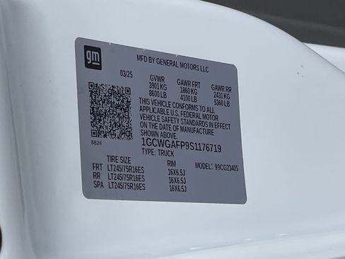 Used 2025 Chevrolet Express 2500 w/ Driver Convenience Package RWD image 30