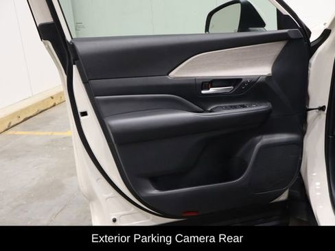Used 2024 Toyota Grand Highlander FWD image 16