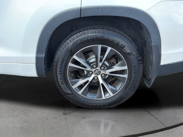 Used 2016 Toyota Highlander XLE AWD/4WD image 32