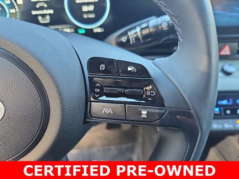 Used 2025 Hyundai Elantra Limited image 18