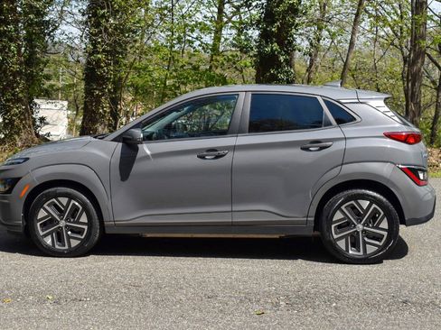 Used 2023 Hyundai Kona SE w/ Cargo Package FWD image 4