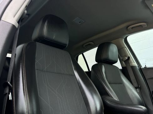 Used 2021 Chevrolet Trax LT AWD/4WD image 18