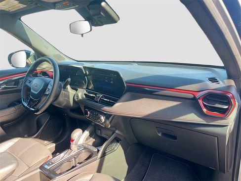 Used 2025 Chevrolet TrailBlazer RS w/ Driver Confidence Package image 28