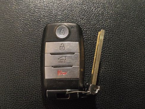 Used 2017 Kia Sorento SX image 32