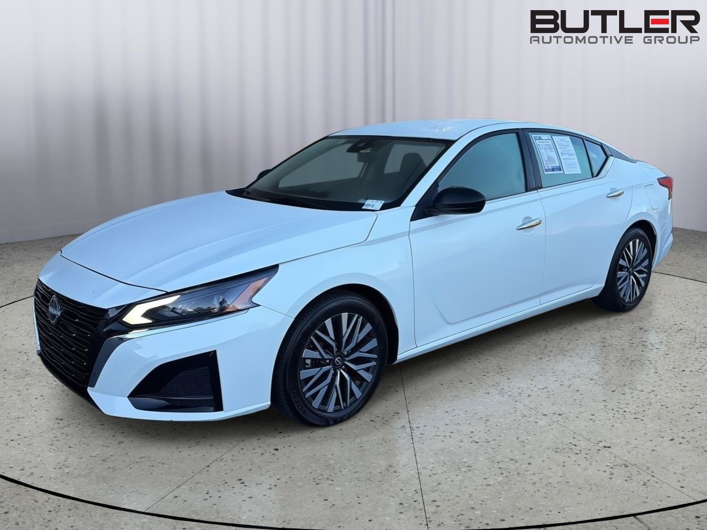 Used 2025 Nissan Altima 2.5 SV FWD image 2