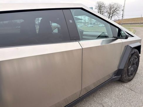 Used 2025 Tesla Cybertruck AWD Crew Cab image 5