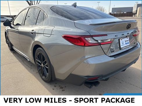 Used 2025 Toyota Camry SE w/ Convenience Package image 4