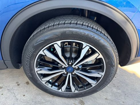 Used 2022 Ford Escape SE w/ SE Sport Appearance Package image 9