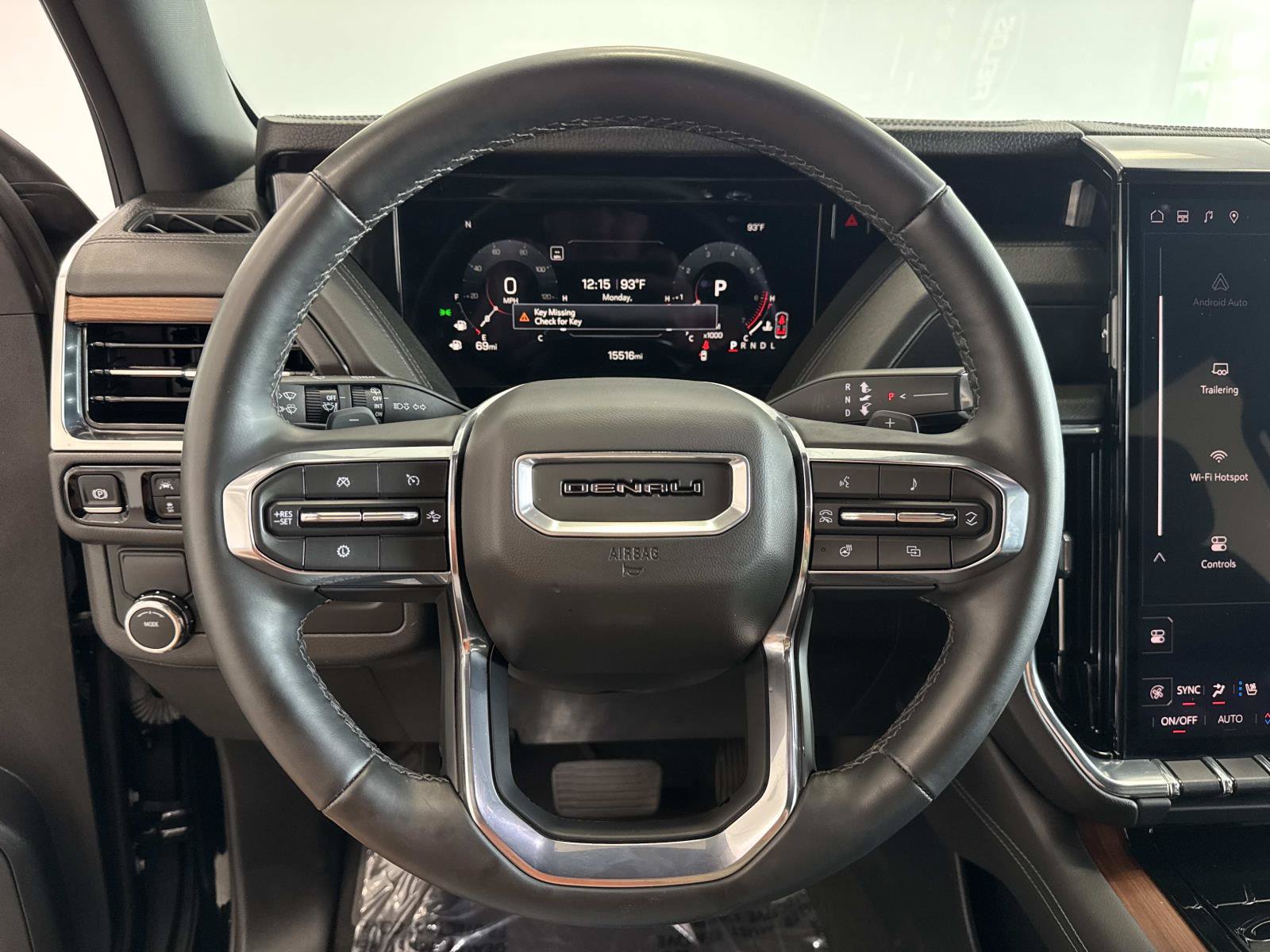 Used 2025 GMC Yukon Denali RWD image 19