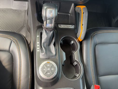 Used 2023 Ford Bronco Badlands image 21