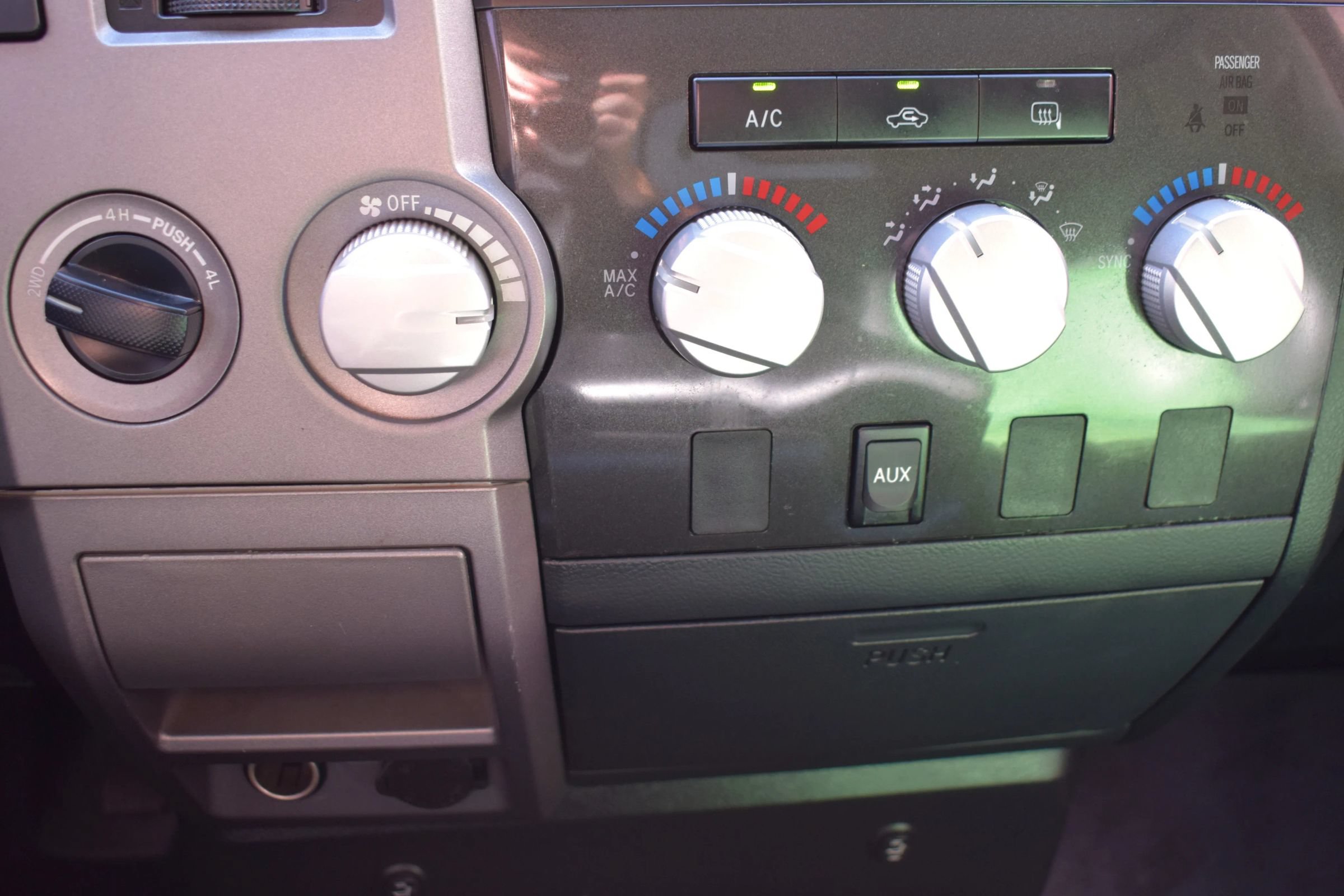 Used 2010 Toyota Tundra 4x4 Double Cab image 20
