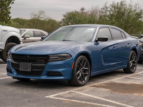 Used 2021 Dodge Charger SXT w/ Blacktop Package image 3