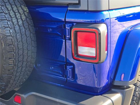 Certified 2018 Jeep Wrangler Unlimited Sahara image 14