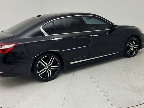 Used 2016 Honda Accord Touring image 8