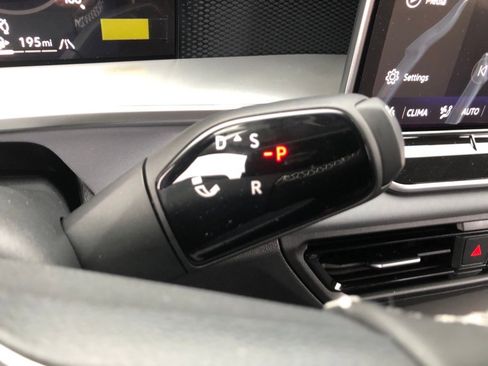 New 2026 Volkswagen Tiguan SE image 23