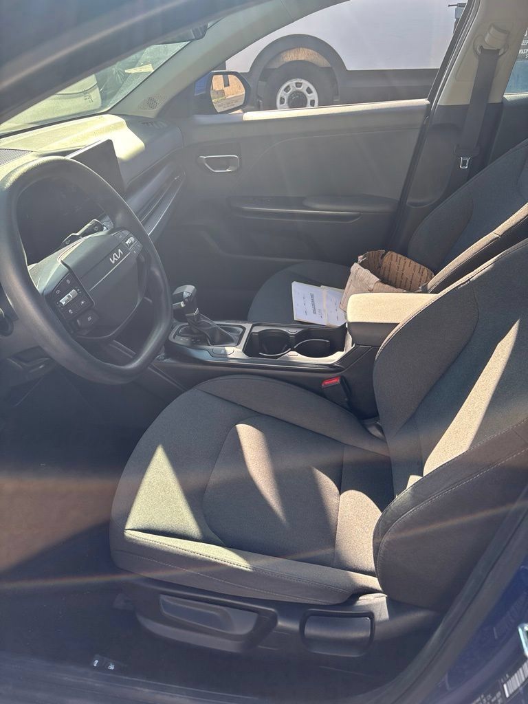 Used 2025 Kia K4 FWD image 9