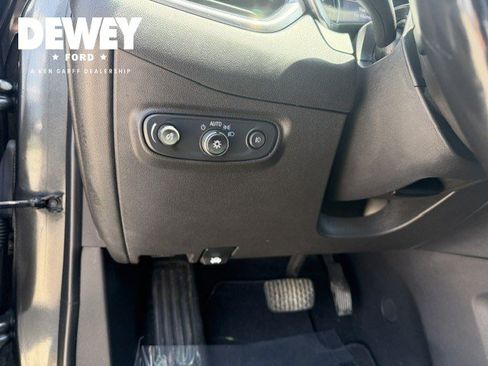 Used 2020 Chevrolet Equinox Premier AWD/4WD image 14