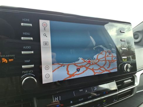 Certified 2022 Toyota Sienna XLE Woodland Edition image 14