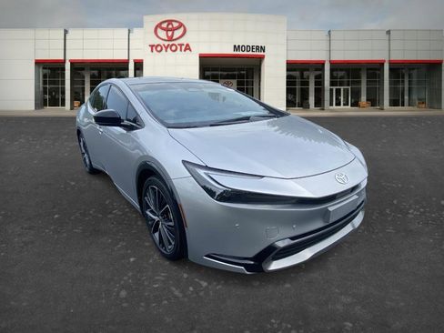 Used 2024 Toyota Prius XLE FWD image 3