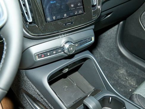 New 2026 Volvo XC40 B5 Core w/ Protection Package image 17