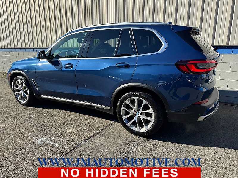 Used 2022 BMW X5 xDrive40i w/ Premium Package AWD/4WD image 3