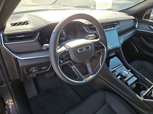 Used 2024 Jeep Grand Cherokee Overland image 14