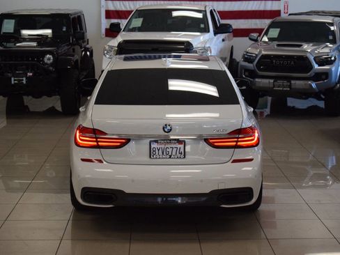 Used 2016 BMW 740i image 21
