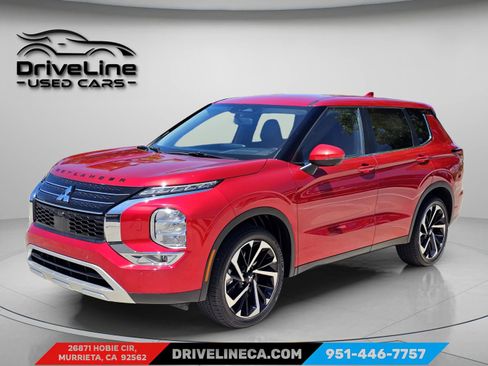 Used 2024 Mitsubishi Outlander SE image 1