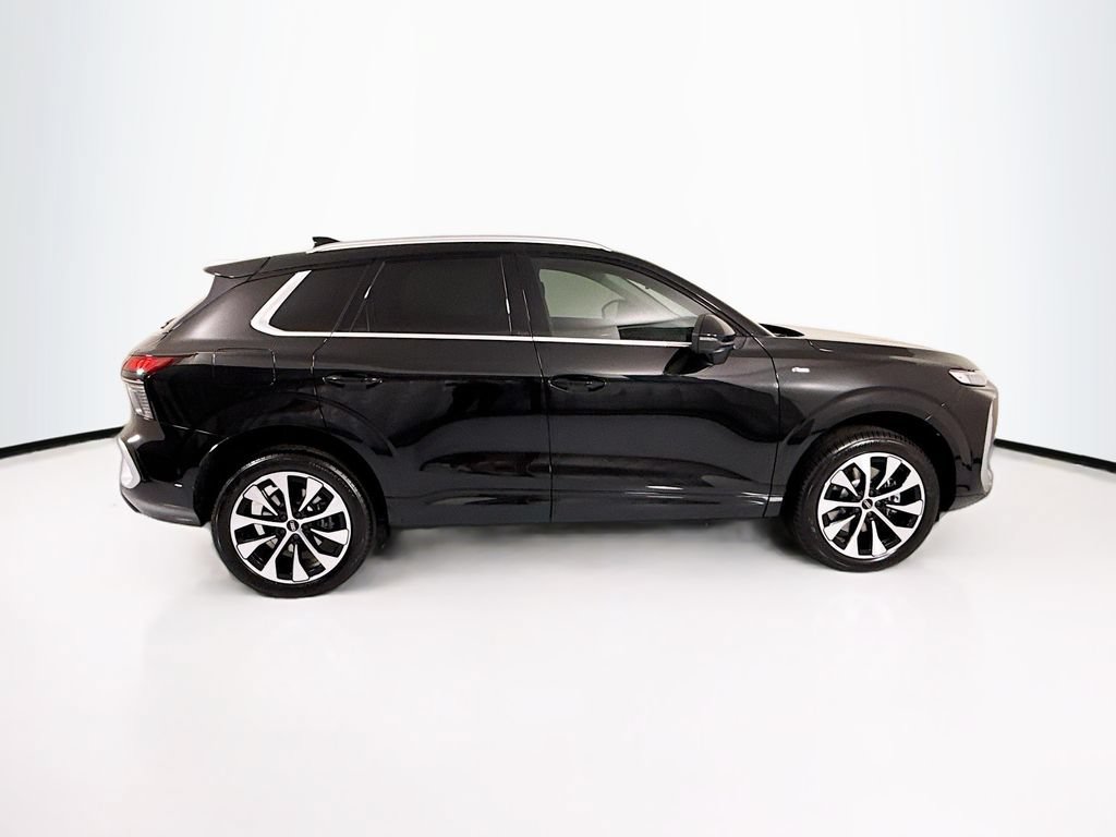 Used 2026 Audi Q3 quattro 2.0T w/ Driver Assistance Package AWD/4WD image 4