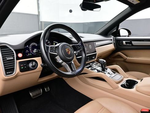Certified 2023 Porsche Cayenne S Platinum AWD/4WD image 4