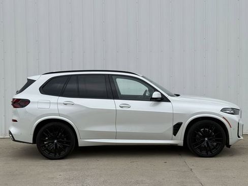 Used 2024 BMW X5 xDrive40i w/ M Sport Package image 3