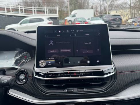 Used 2024 Jeep Compass Trailhawk image 29