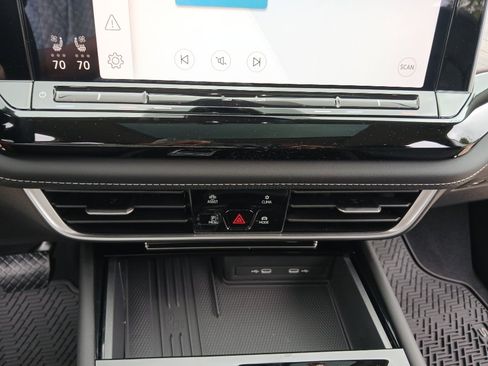 New 2026 Volkswagen Atlas SE FWD image 16