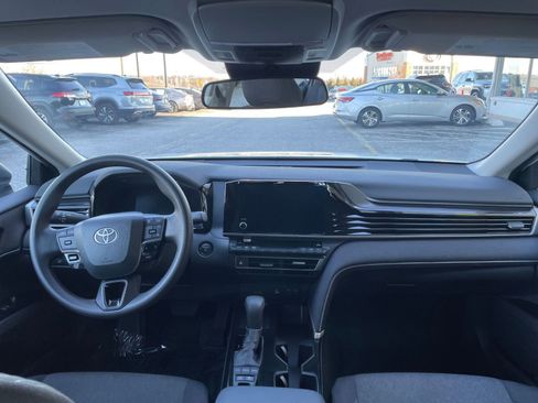 Used 2025 Toyota Camry LE image 32