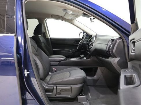 Used 2025 Nissan Pathfinder SV AWD/4WD image 34