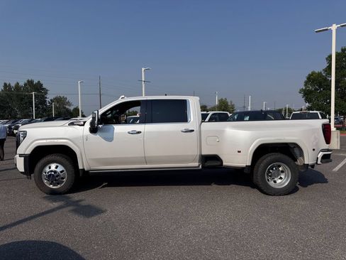 Used 2024 GMC Sierra 3500 Denali Ultimate AWD/4WD image 3