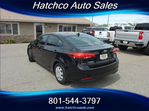 Used 2017 Kia Forte LX FWD image 3