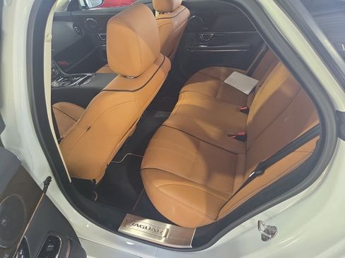 Used 2019 Jaguar XJ R-Sport RWD image 3