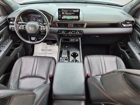 Used 2025 Honda Pilot Black Edition image 17