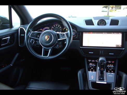 Used 2020 Porsche Cayenne E-Hybrid w/ Premium Plus Package AWD/4WD image 28