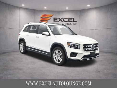 Used 2022 Mercedes-Benz GLB 250 4MATIC w/ Premium Package Lite image 11