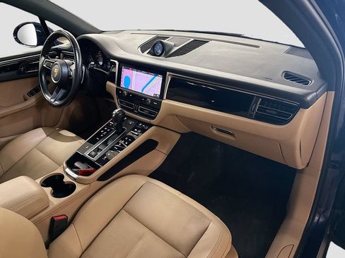 Used 2022 Porsche Macan AWD/4WD image 30