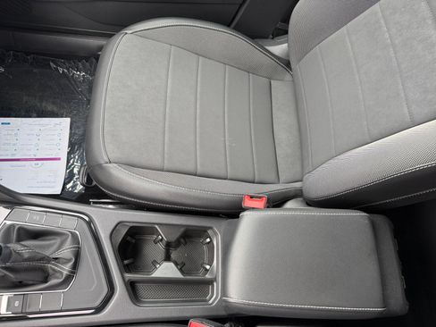Certified 2023 Volkswagen Taos SE w/ Black Wheel Package FWD image 14